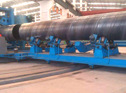 螺旋<a href=http://www.0575ad.com target=_blank class=infotextkey>焊接鋼管</a>生產(chǎn)現(xiàn)場(chǎng)